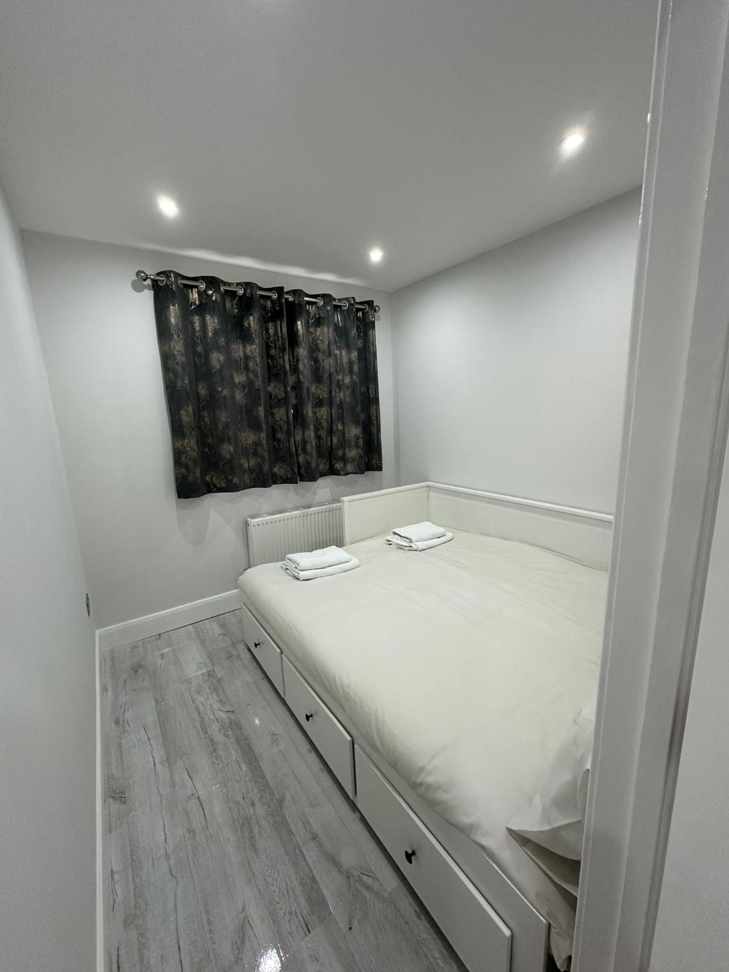 Luxury House Διαμέρισμα Greenford  Εξωτερικό φωτογραφία