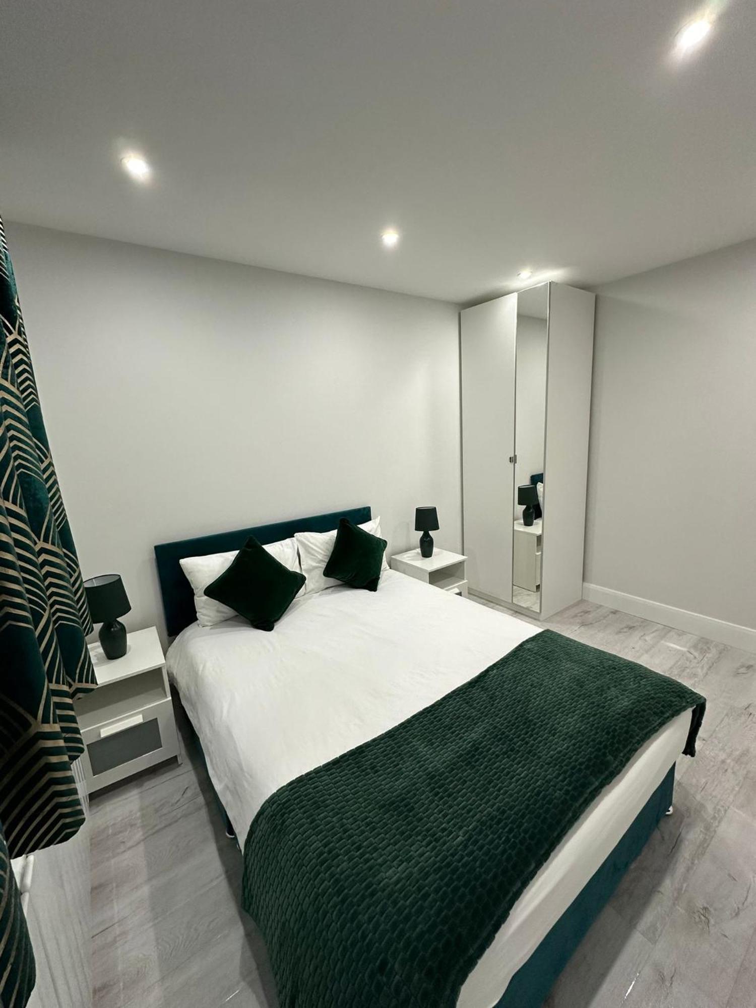 Luxury House Διαμέρισμα Greenford  Εξωτερικό φωτογραφία