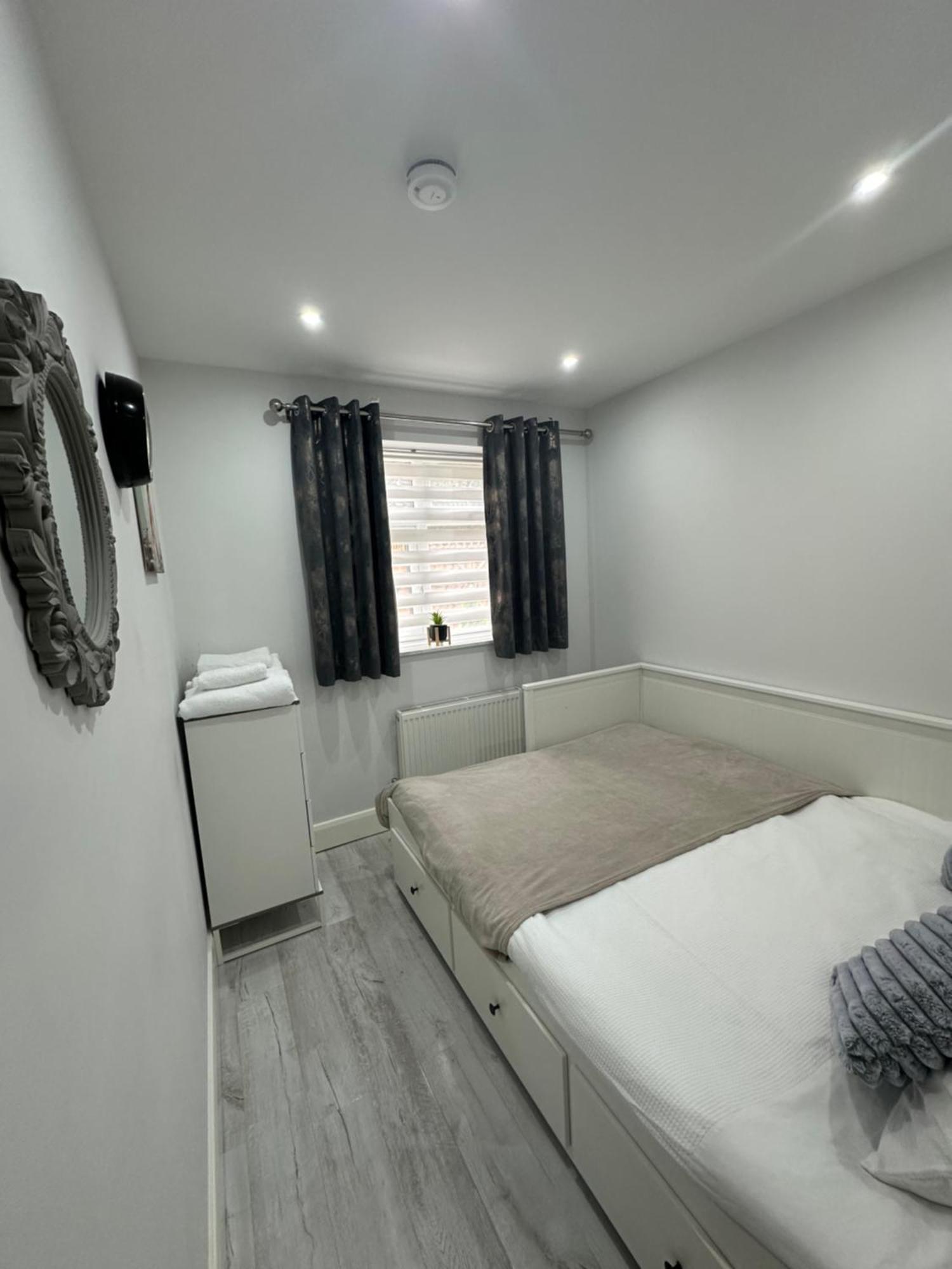Luxury House Διαμέρισμα Greenford  Εξωτερικό φωτογραφία