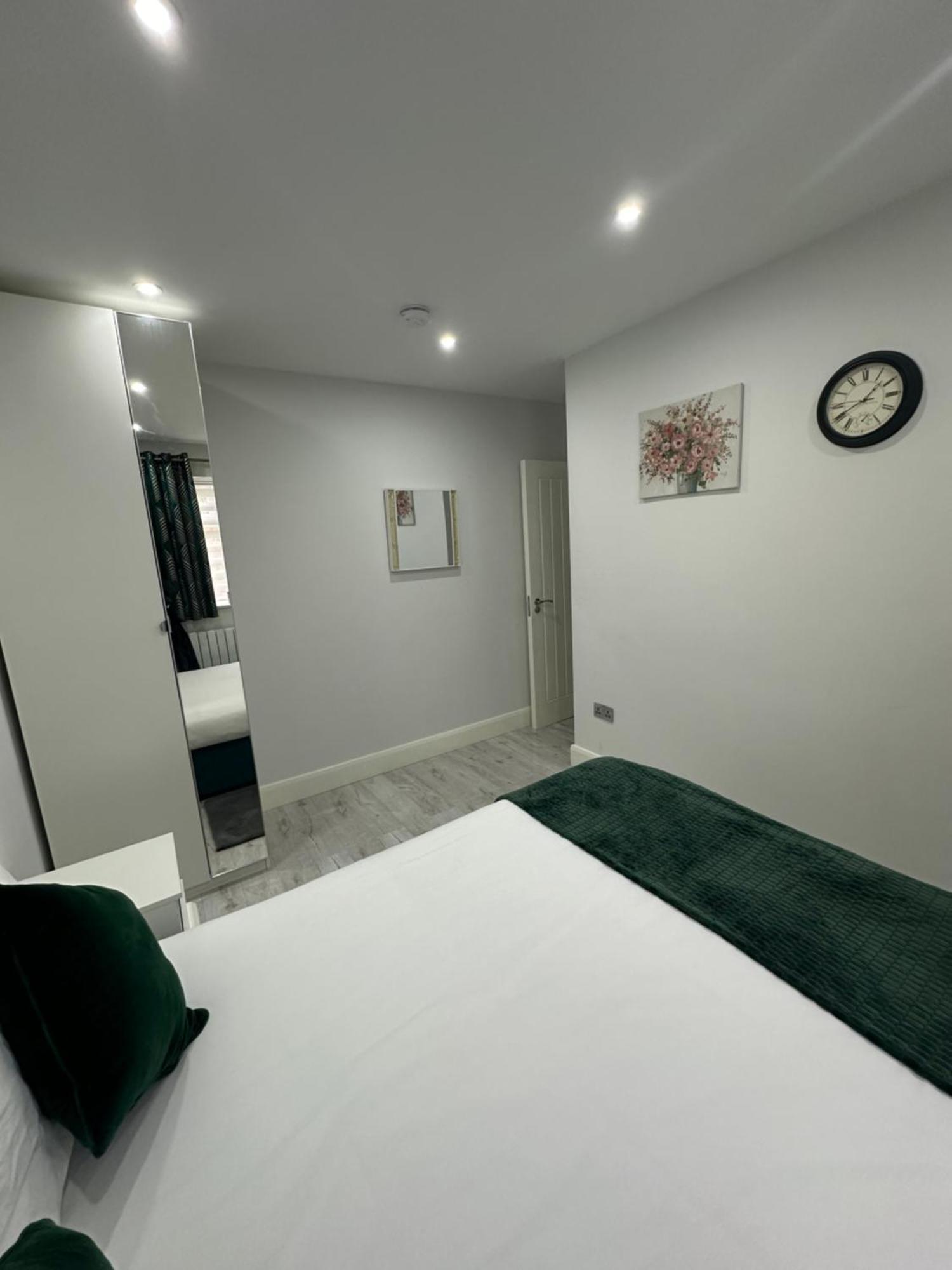 Luxury House Διαμέρισμα Greenford  Εξωτερικό φωτογραφία